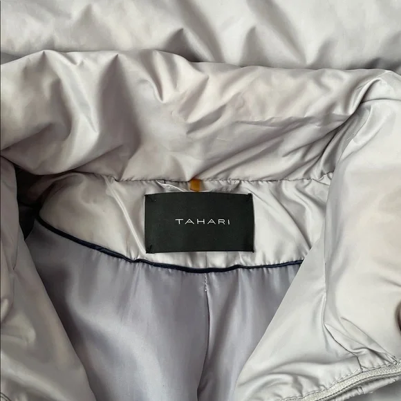 Tahari Light Gray Puffer Jacket.  Size Medium. - Picture 4 of 7